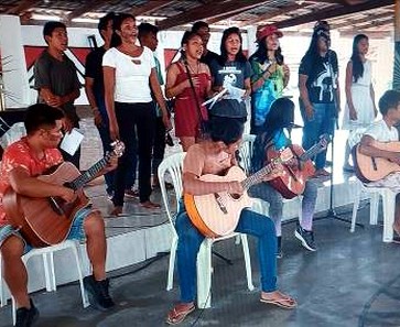 Grupo em atividade musical