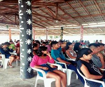 Participantes acompanhando uma oficina